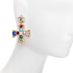 Chanel 2022 Bijoux de Couture Orecchini Croce CC Crocifisso Orecchini a clip Coppia