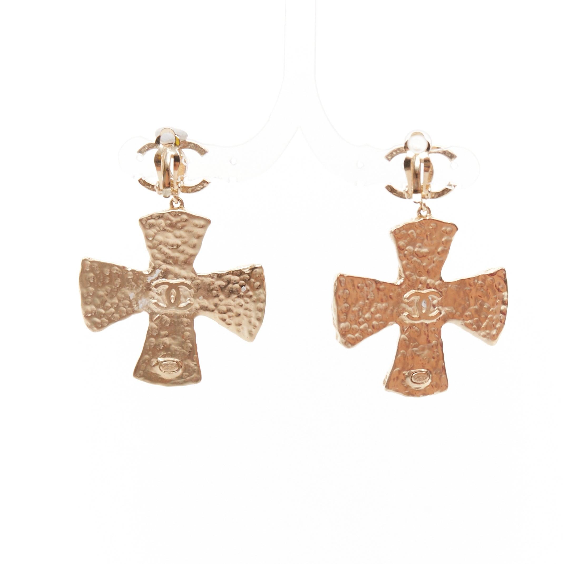 CHANEL 2022 Bijoux de Couture Orecchini Cross CC crucifix clip on earrings Pair Bon état - En vente à Hong Kong, NT