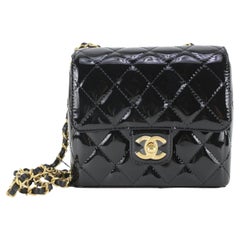 Chanel 2022 Cuir verni noir Très carré Mini Flap GHW 5CJ104