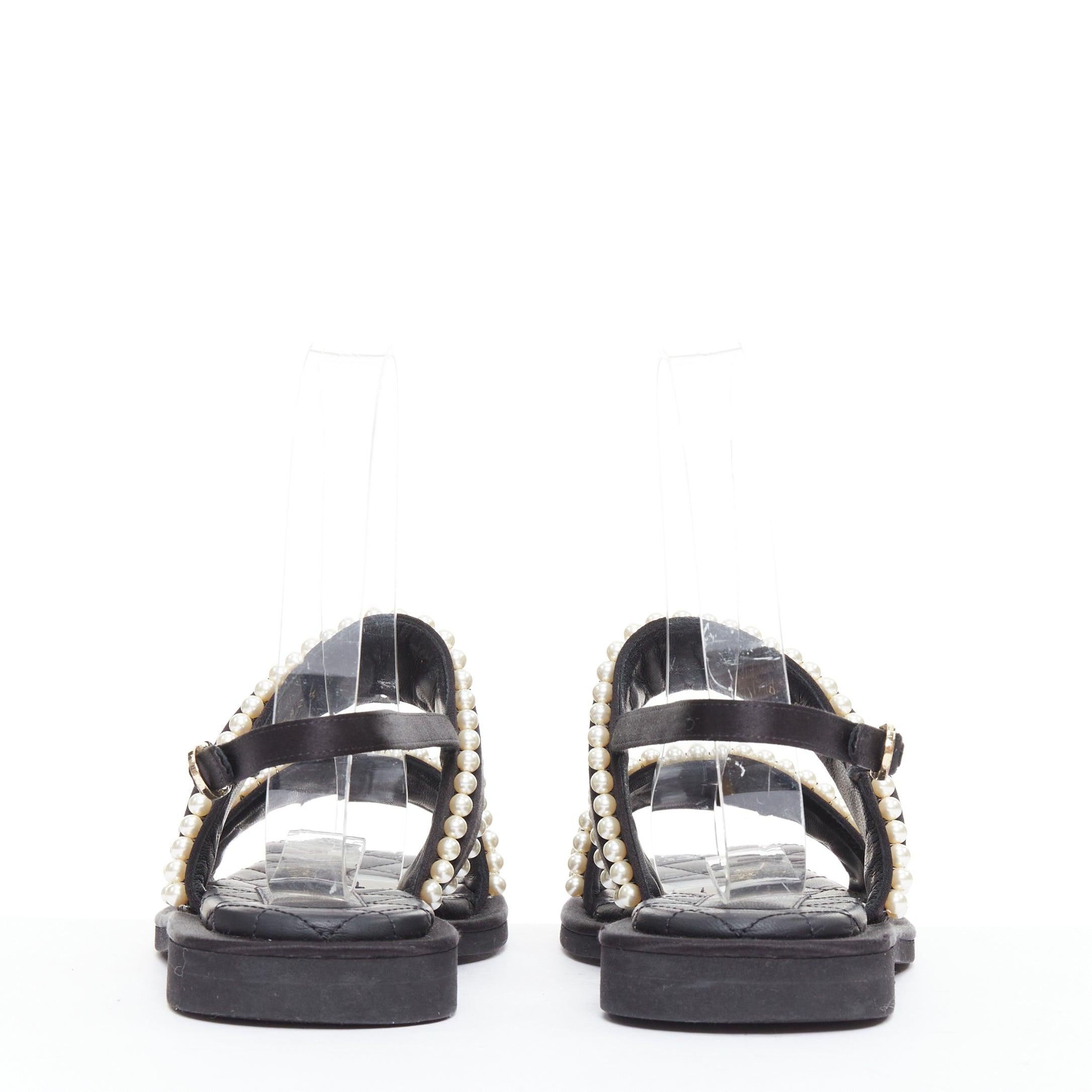 CHANEL 2022 noir perle embellie satin CC plat dad sandales EU36.5 Pour femmes en vente