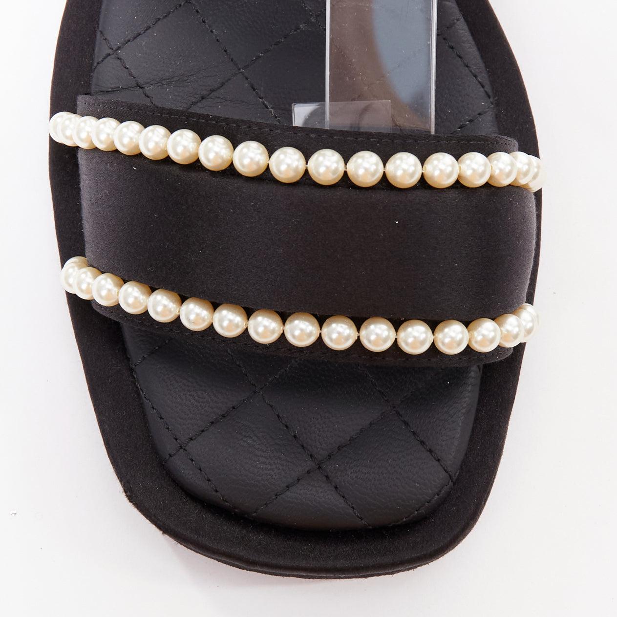 CHANEL 2022 noir perle embellie satin CC plat dad sandales EU36.5 en vente 1