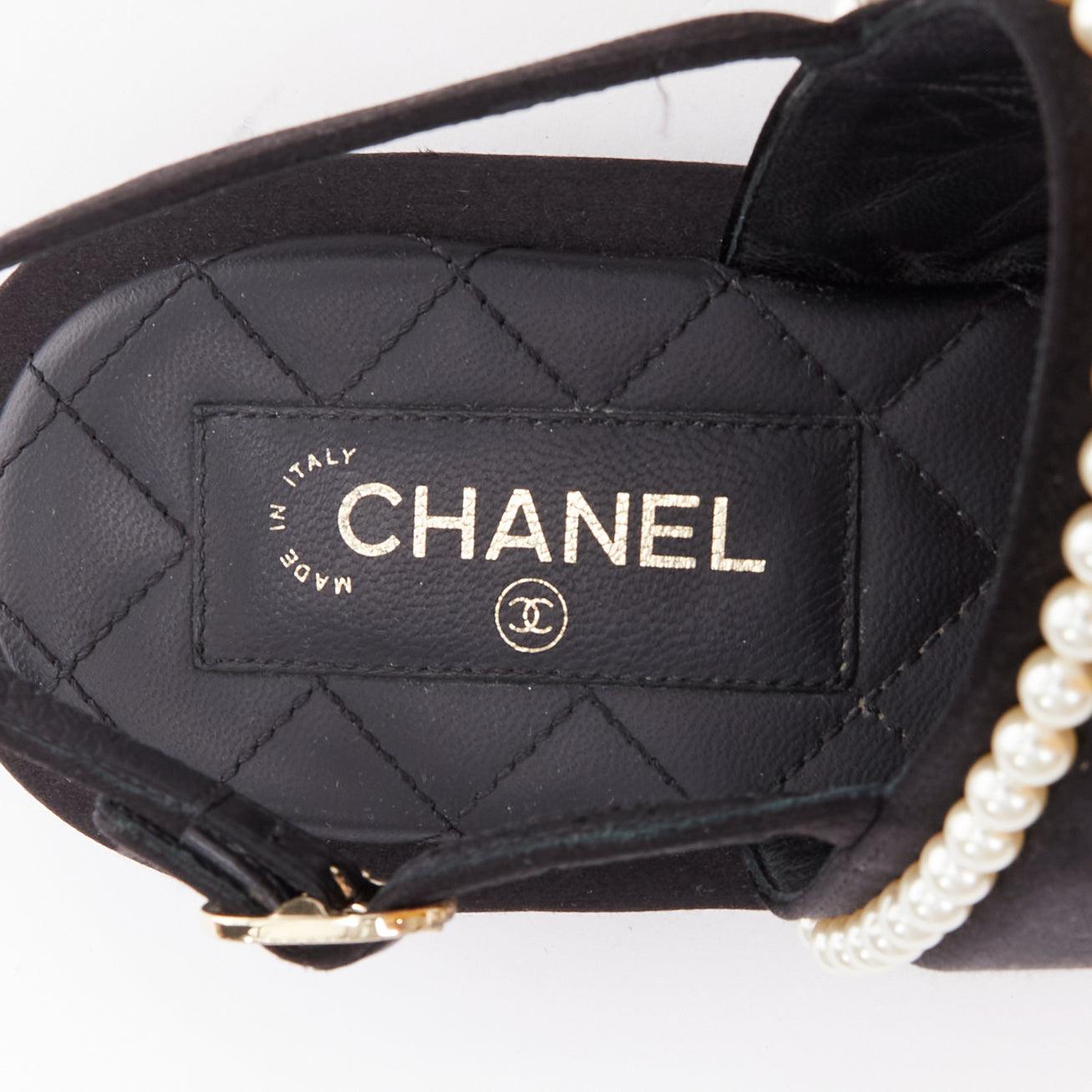 CHANEL 2022 noir perle embellie satin CC plat dad sandales EU36.5 en vente 4