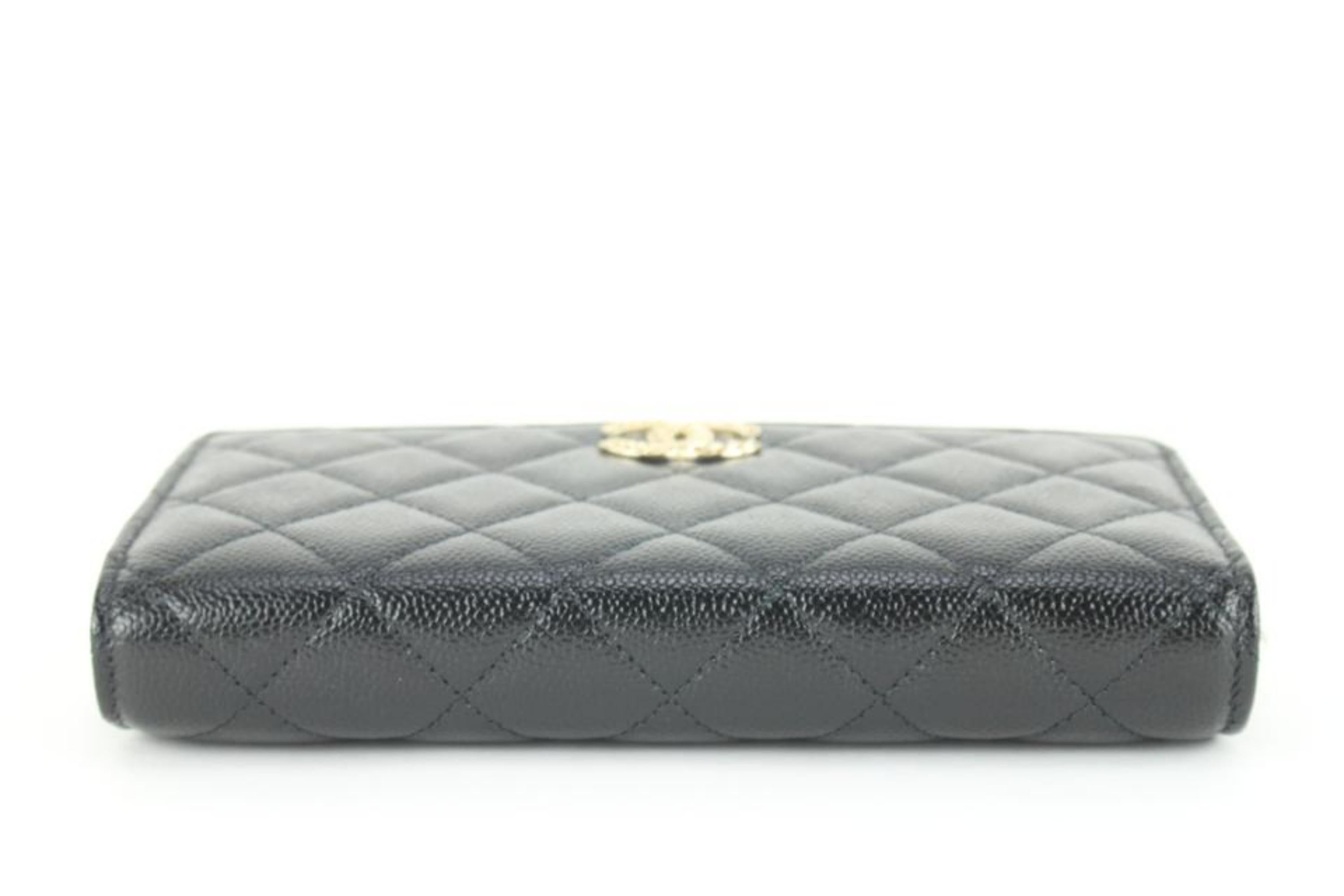 Chanel 2022 Black Quilted Caviar Leather Wallet on Chain Gold Hardware 6CJ104 In New Condition In Dix hills, NY
