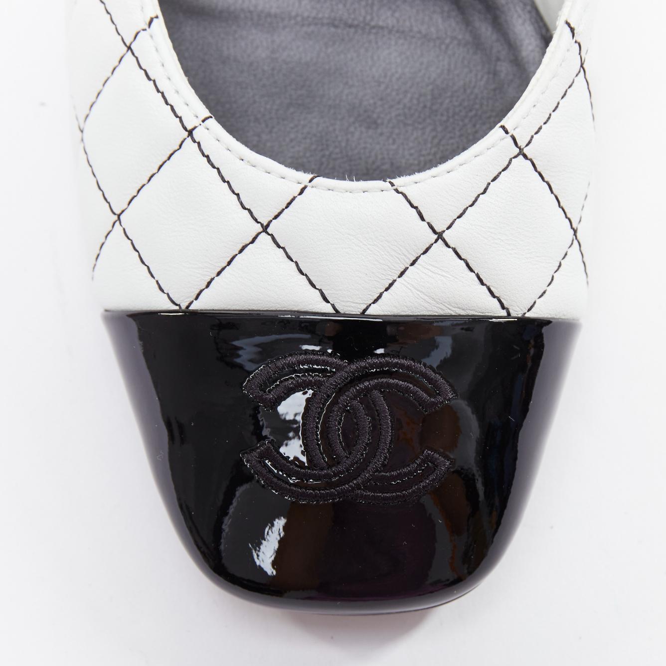 CHANEL 2022 schwarz weiß gesteppt patent cap toe maryjane absätze EU36.5 im Angebot 1