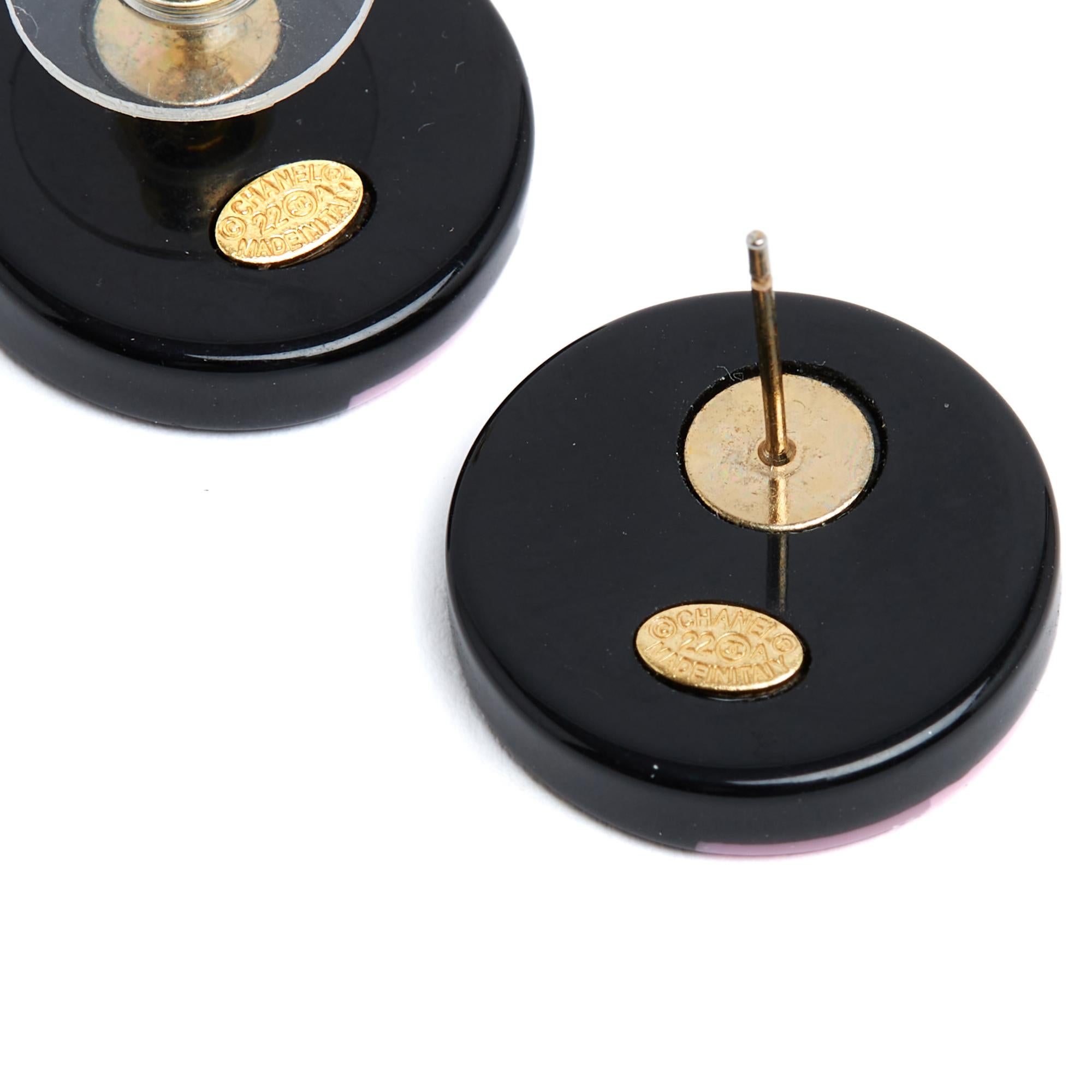Chanel 2022 Boucles oreilles clou CC pink black resin Stud earrings In Excellent Condition For Sale In PARIS, FR
