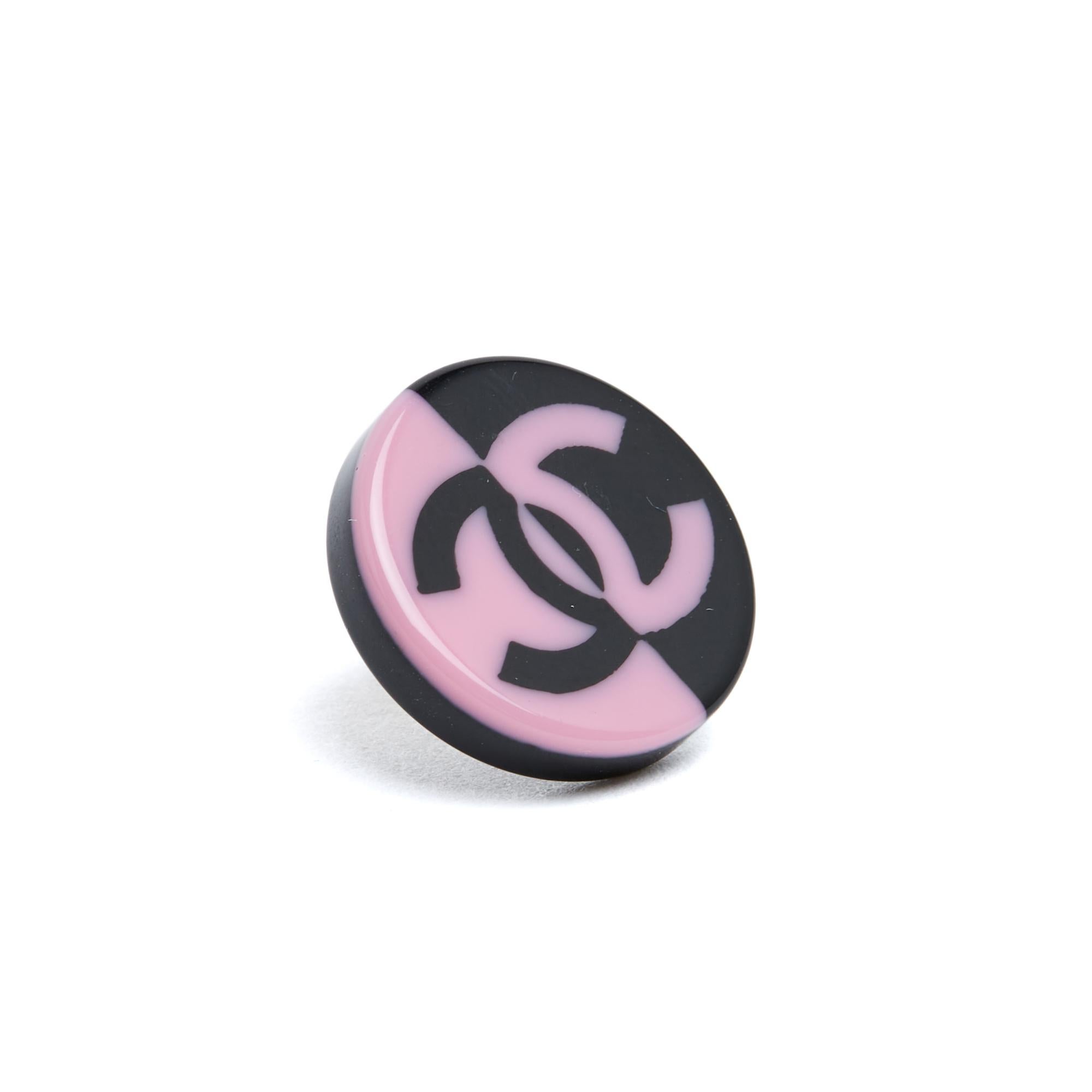 Women's Chanel 2022 Boucles oreilles clou CC pink black resin Stud earrings For Sale
