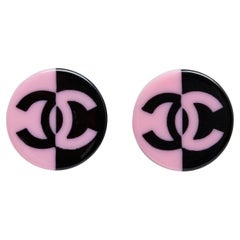 Chanel 2022 Boucles oreilles clou CC pink black resin Stud earrings