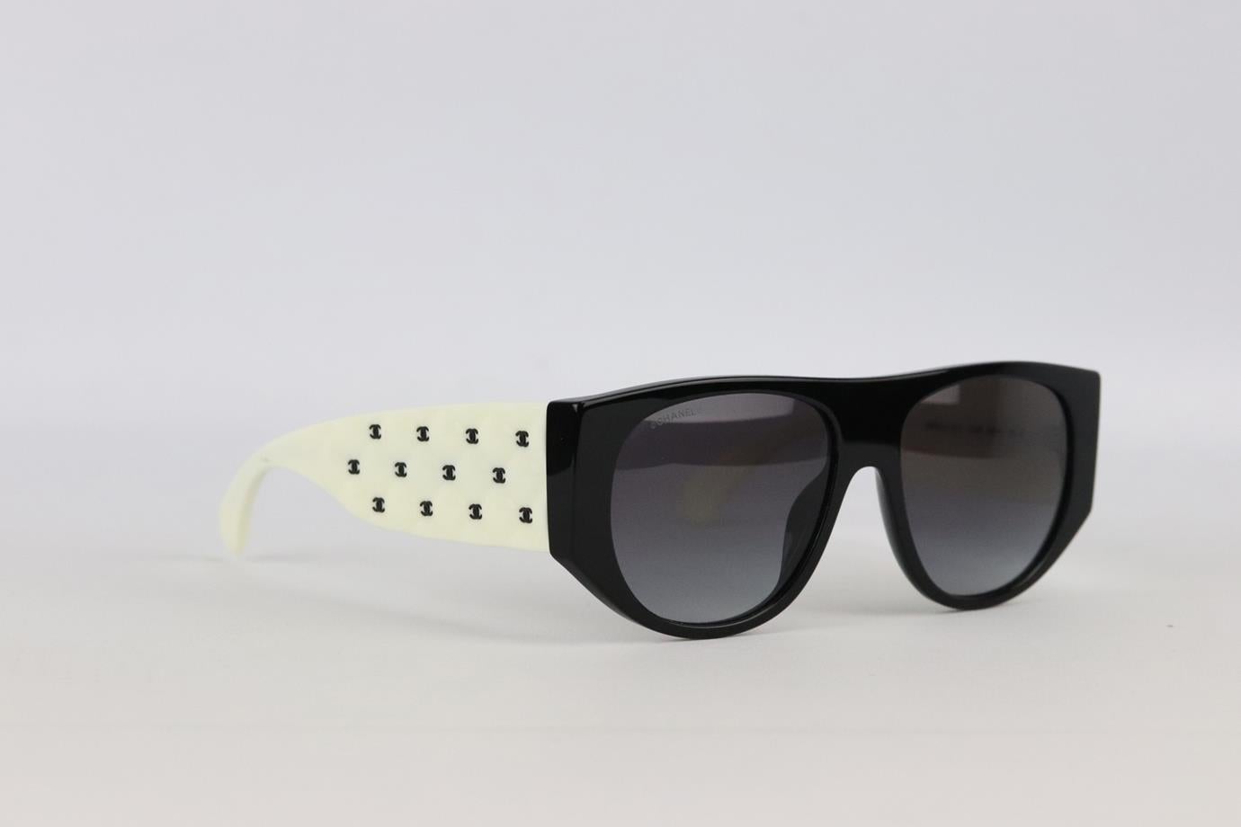Chanel 2022 cc detailed d frame acetate sunglasses. Black and cream. Comes with case. Style Code: S65613N. Very good condition - No sign of wear; see pictures.