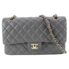 Chanel 2022 Dunkelgraues gestepptes Lammfell Medium Classic Double Flap Gold 77ca85
