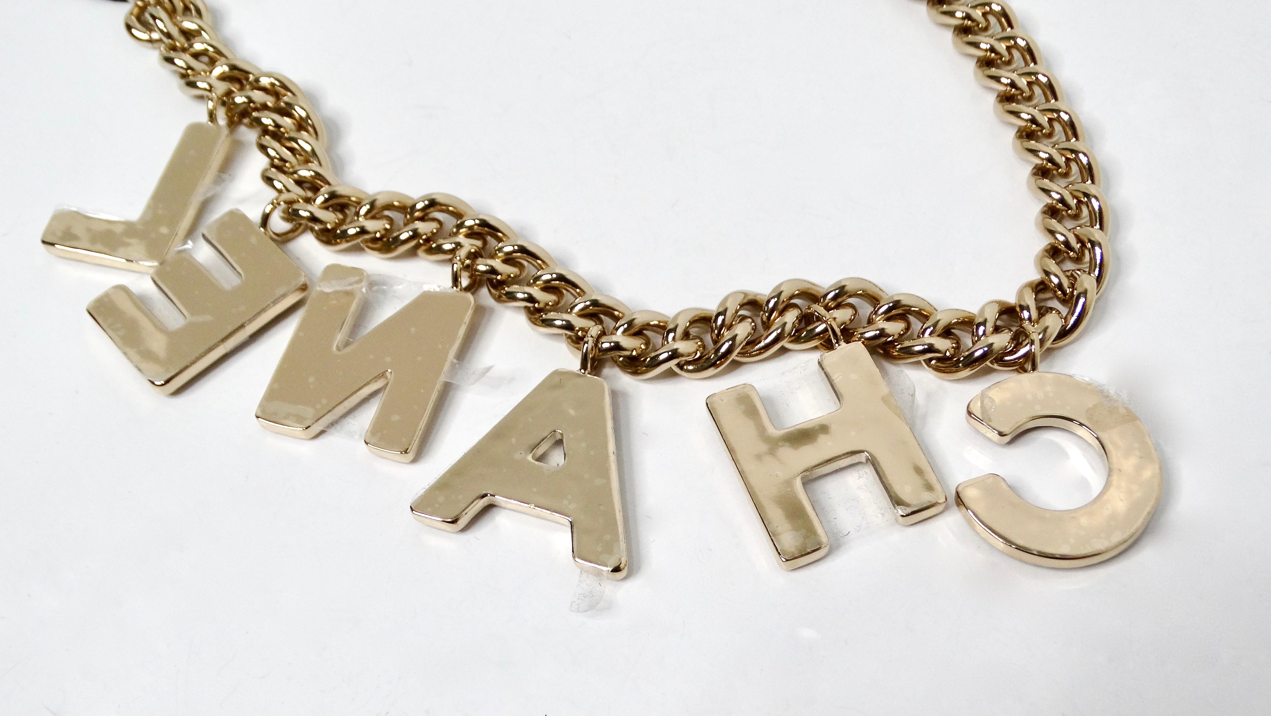 Donna Chanel 2022 Collana a catena con logo bianco e nero in oro e charme in vendita