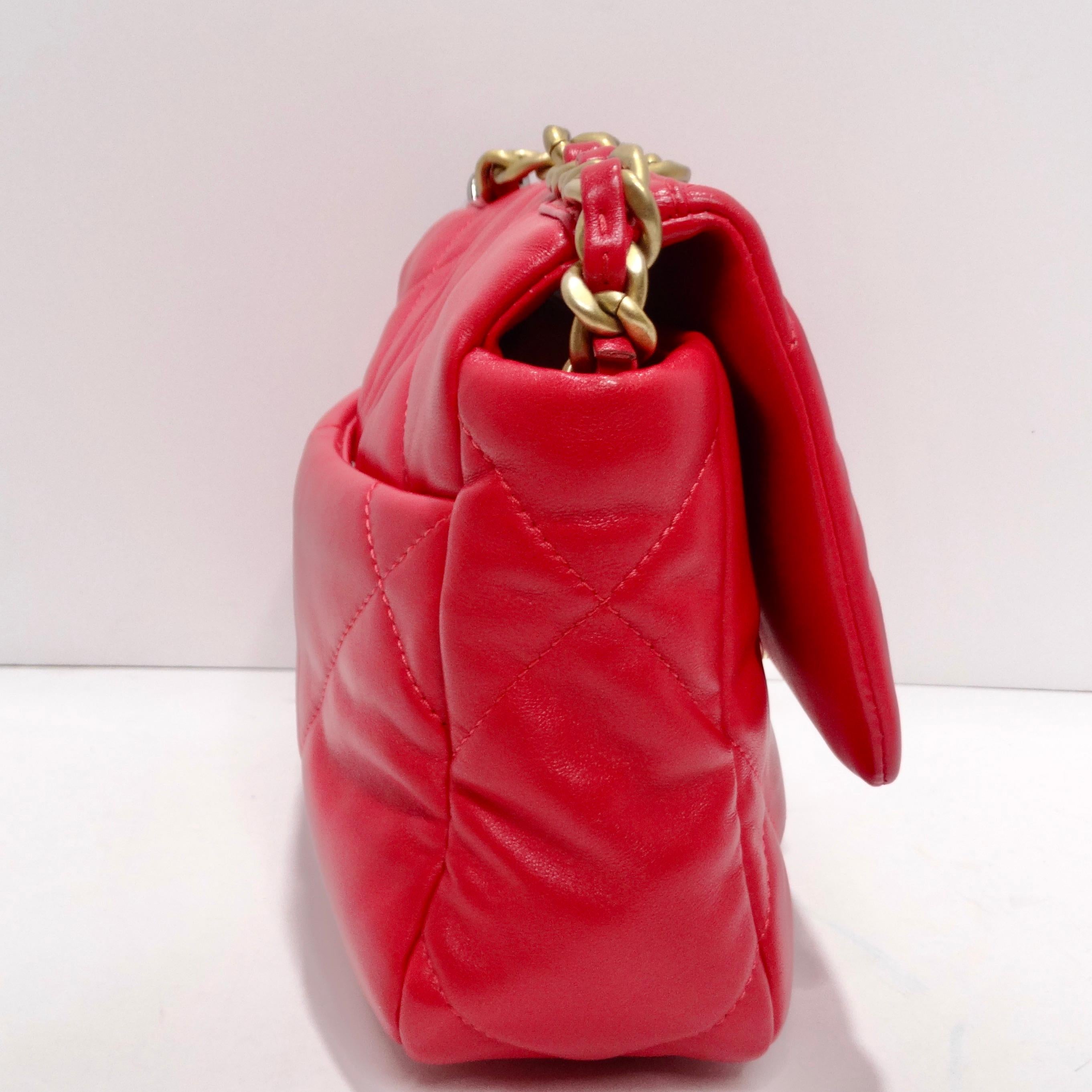 Chanel 2022 Medium 19 sac à rabat rouge Excellent état - En vente à Scottsdale, AZ