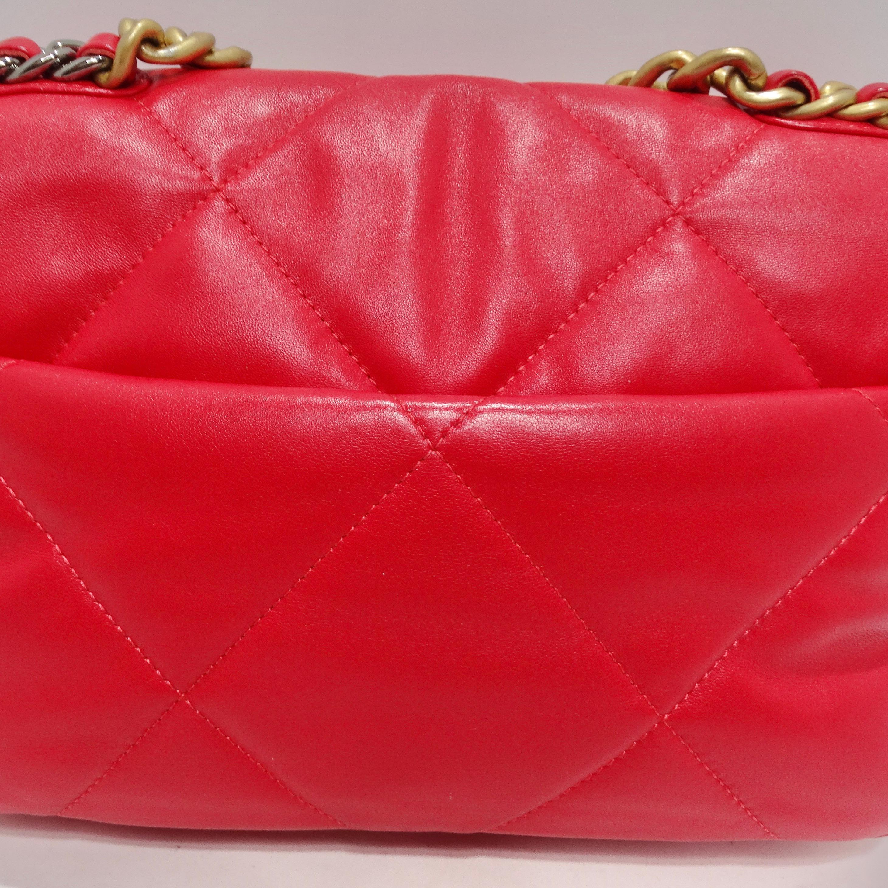 Chanel 2022 Medium 19 sac à rabat rouge en vente 1