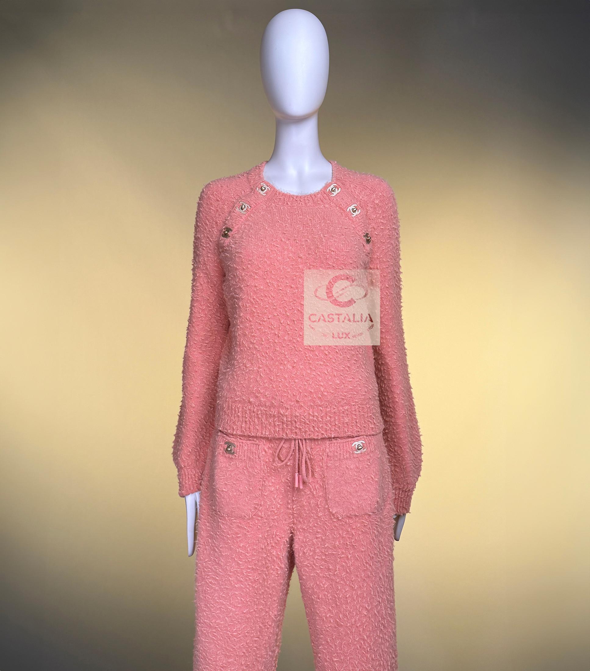 CHANEL 2022 New CC Turnlock Wabi Sabi Suit 36 FR Neuf - En vente à Dubai, AE