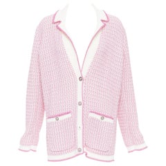 CHANEL 2022 Lange Strickjacke aus rosa-weißem Tweed mit Metallic-Knöpfen FR42 XL