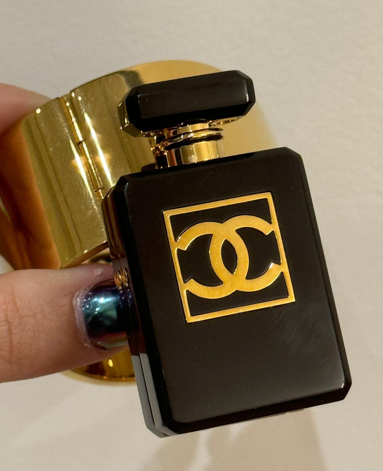 Chanel 2022 runway cuff bracelet featuring a micro minaudière with mirror In Excellent Condition For Sale In PARIS, FR