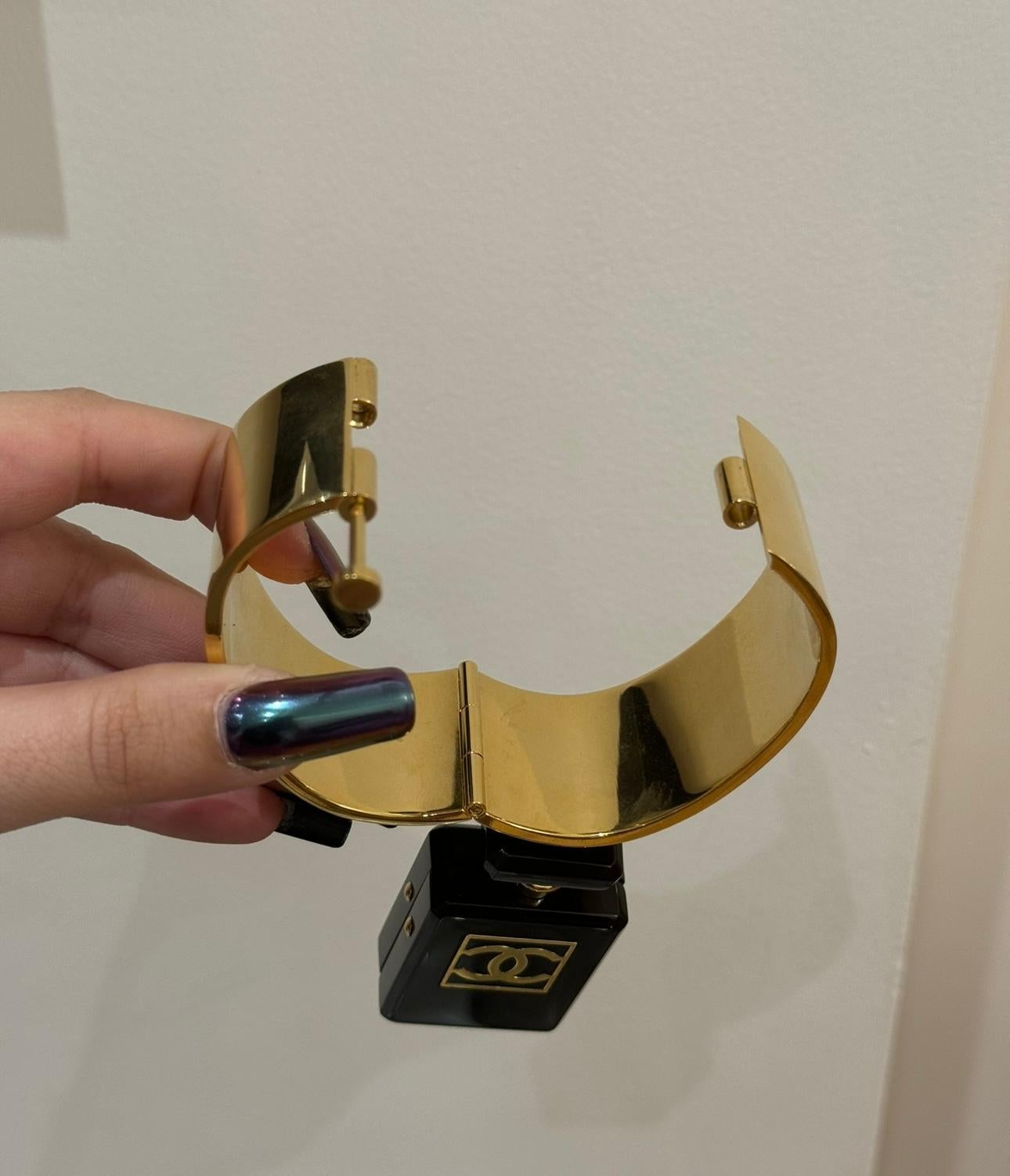 Women's or Men's Chanel 2022 runway cuff bracelet featuring a micro minaudière with mirror For Sale
