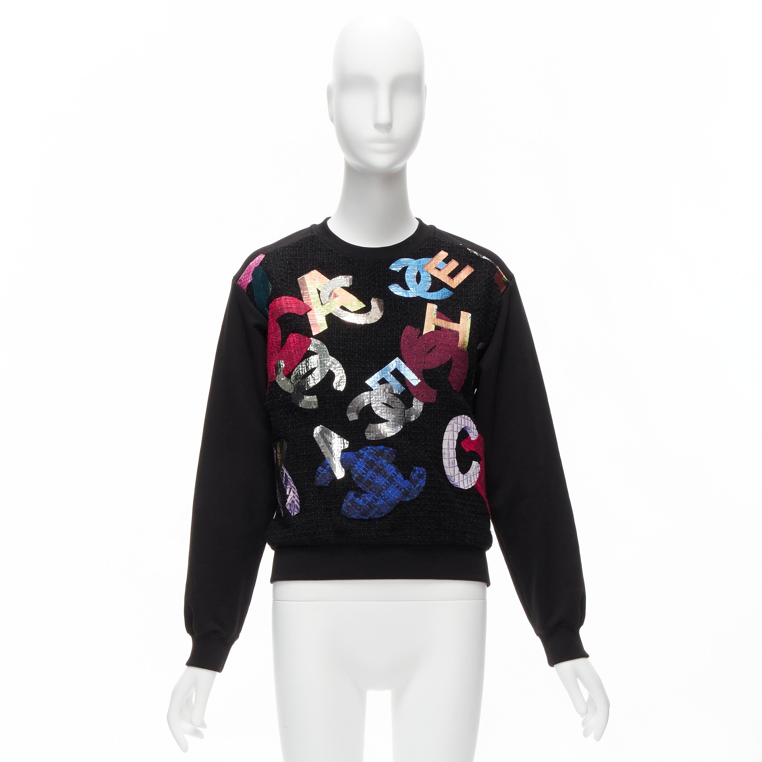 CHANEL 2022 Runway metallic CC logo graphic black tweed crew sweater FR34 XS For Sale 5