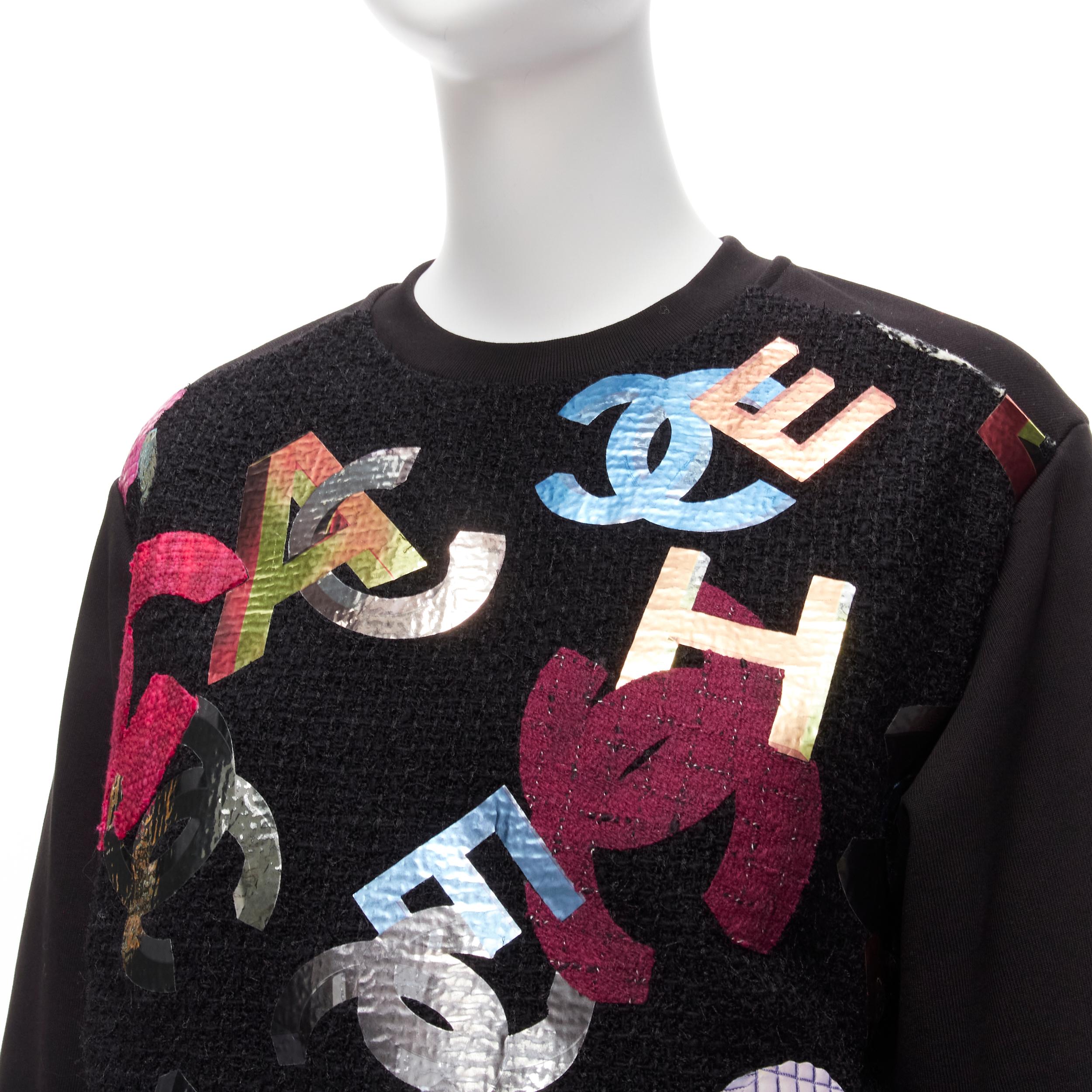 CHANEL 2022 Runway metallic CC logo graphic black tweed crew sweater FR34 XS
Reference: AAWC/A00482
Brand: Chanel
Designer: Virginie Viard
Collection: 2022 Fall Winter
Material: Cotton, Tweed
Color: Black, Multicolour
Pattern: Tweed
Closure: