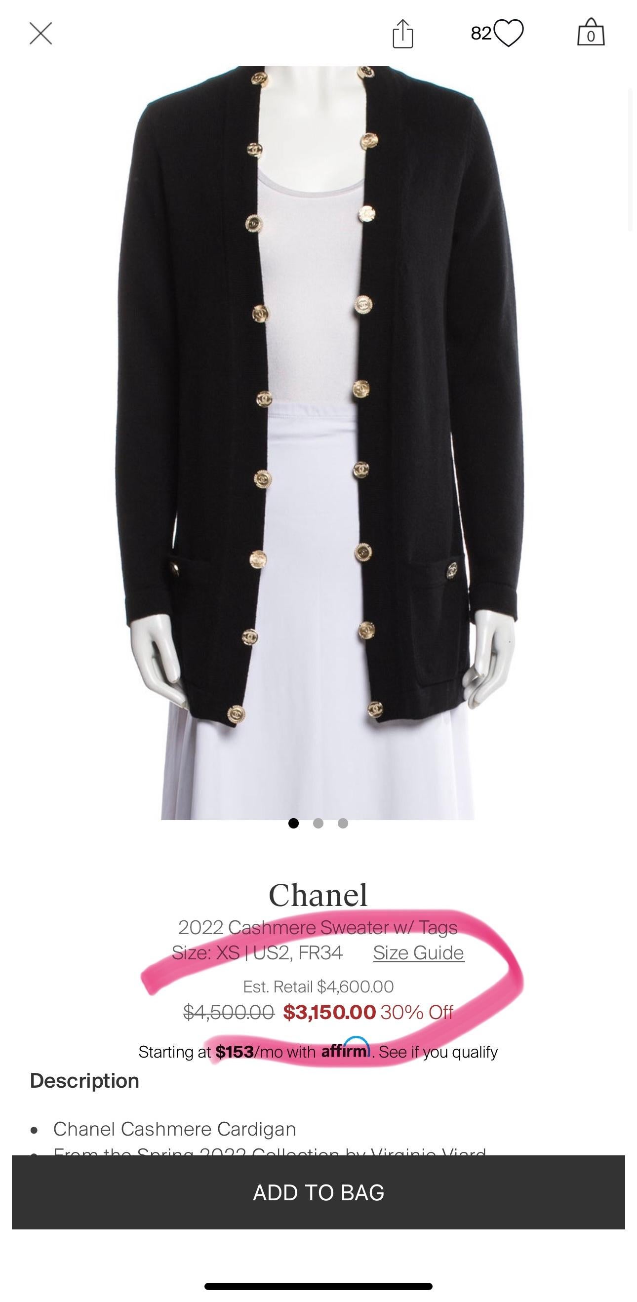 Superbe cardigan en cachemire noir de Chanel avec plusieurs boutons portant le logo CC : de la Collectional Printemps 2022 par Mme Virginie Viard.
Taille 34 FR. Jamais porté.