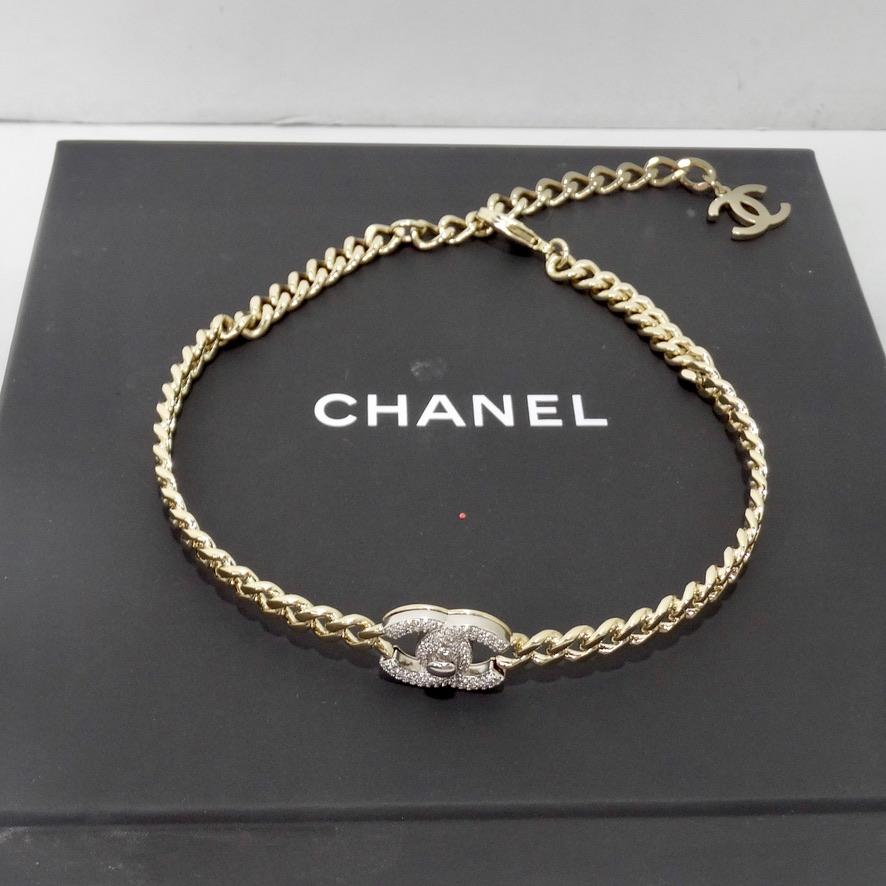 Chanel 2022 Strass Interlocking 'C' Turn Lock Halsband 5