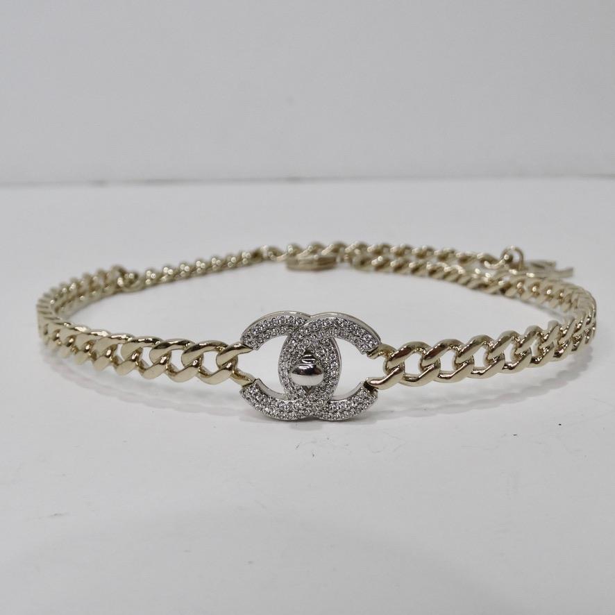 Chanel 2022 Strass Interlocking 'C' Turn Lock Halsband im Zustand „Hervorragend“ in Scottsdale, AZ