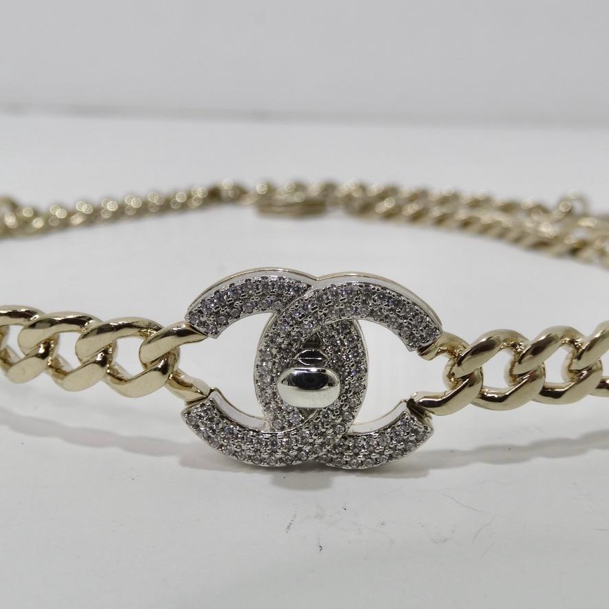 Chanel 2022 Strass Interlocking 'C' Turn Lock Halsband für Damen oder Herren