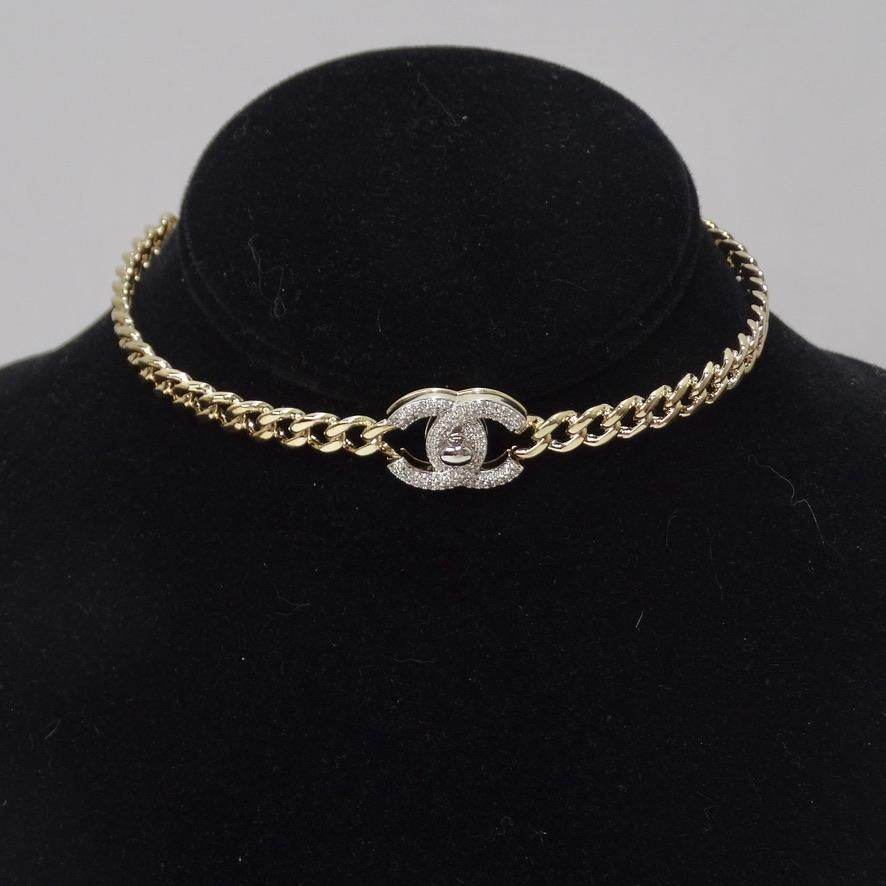 Chanel 2022 Strass Interlocking 'C' Turn Lock Halsband 2