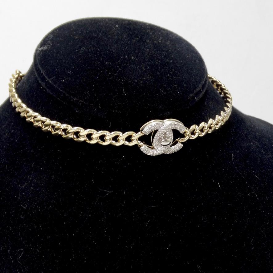 Chanel 2022 Strass Interlocking 'C' Turn Lock Halsband 3