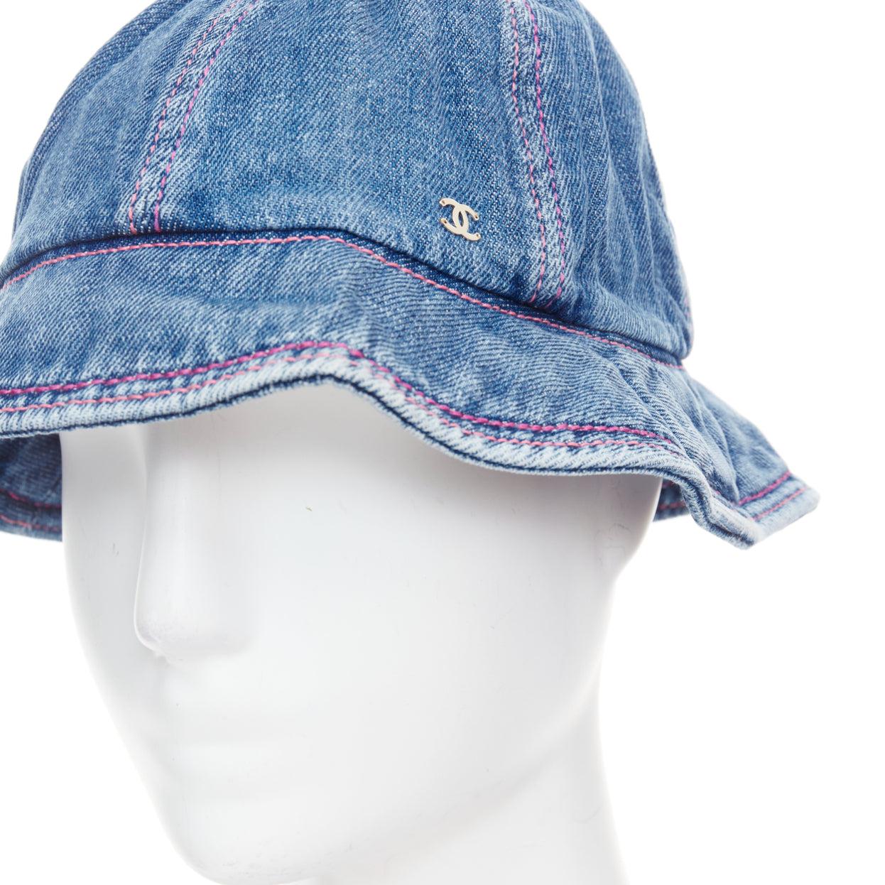 CHANEL 2022 washed blue denim silver CC logo red topstitch bucket hat M
Reference: KYCG/A00122
Brand: Chanel
Designer: Virginie Viard
Collection: 2022
Material: Denim, Metal
Color: Blue, Silver
Pattern: Solid
Closure: Slip On
Lining: Black