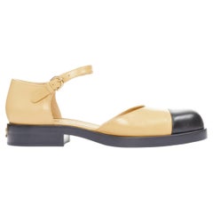 Chanel 2023 : ballerines Mary Jane « d'Orsay » en cuir d'agneau beige à motif CC entrelacé, noir, taille 39,5 (EU)