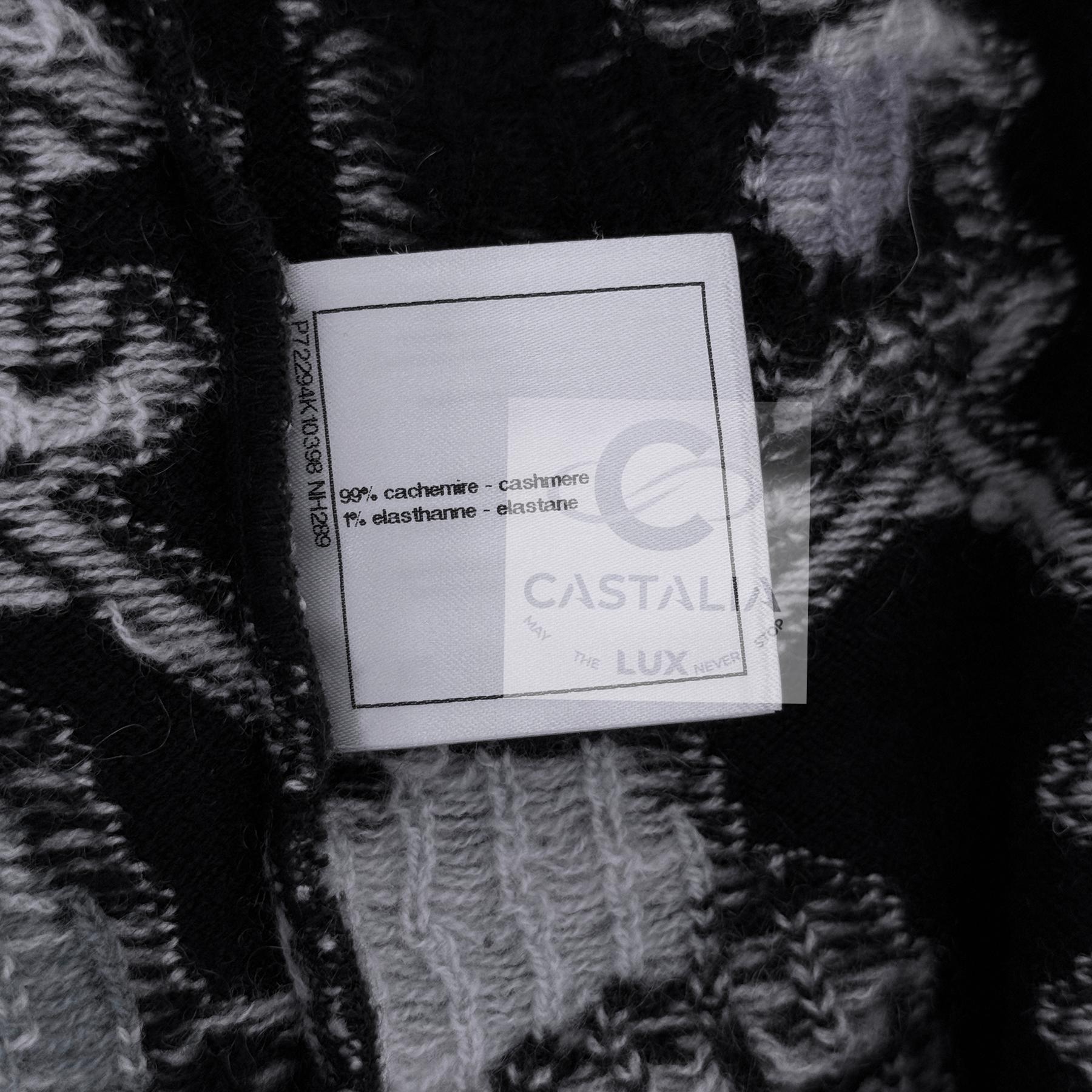 Chanel 2023 Schwarz Kaschmir Strickjacke Hoodie CC Logo 34 FR im Angebot 15