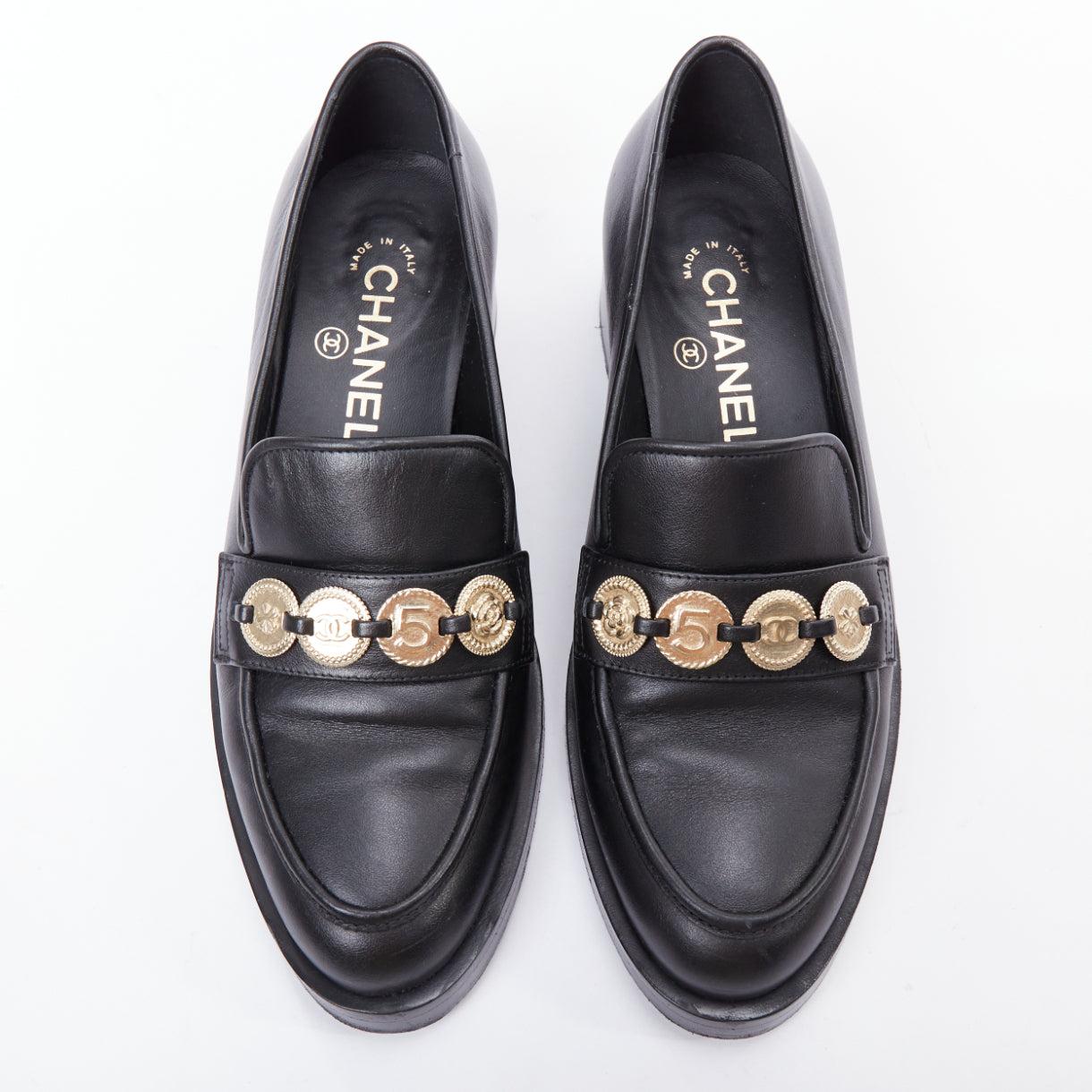 Gray CHANEL 2023 black leather gold CC 5 coin embellished classic loafers EU37 For Sale