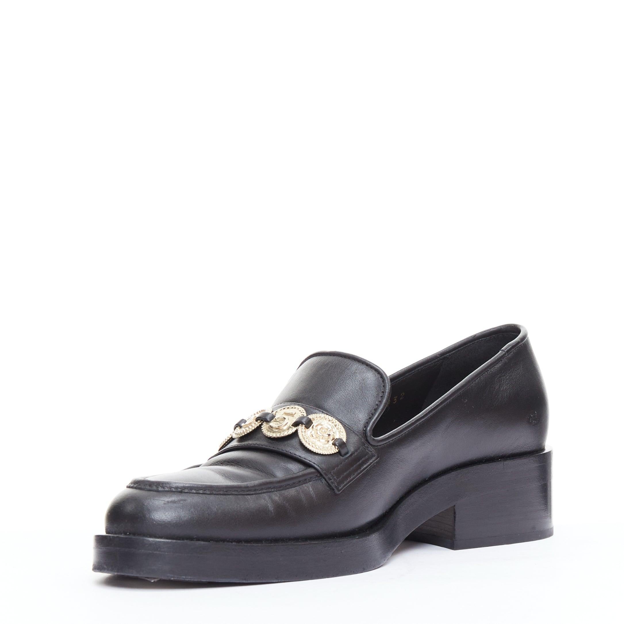 CHANEL 2023 black leather gold CC 5 coin embellished classic loafers EU37 In Good Condition For Sale In Hong Kong, NT