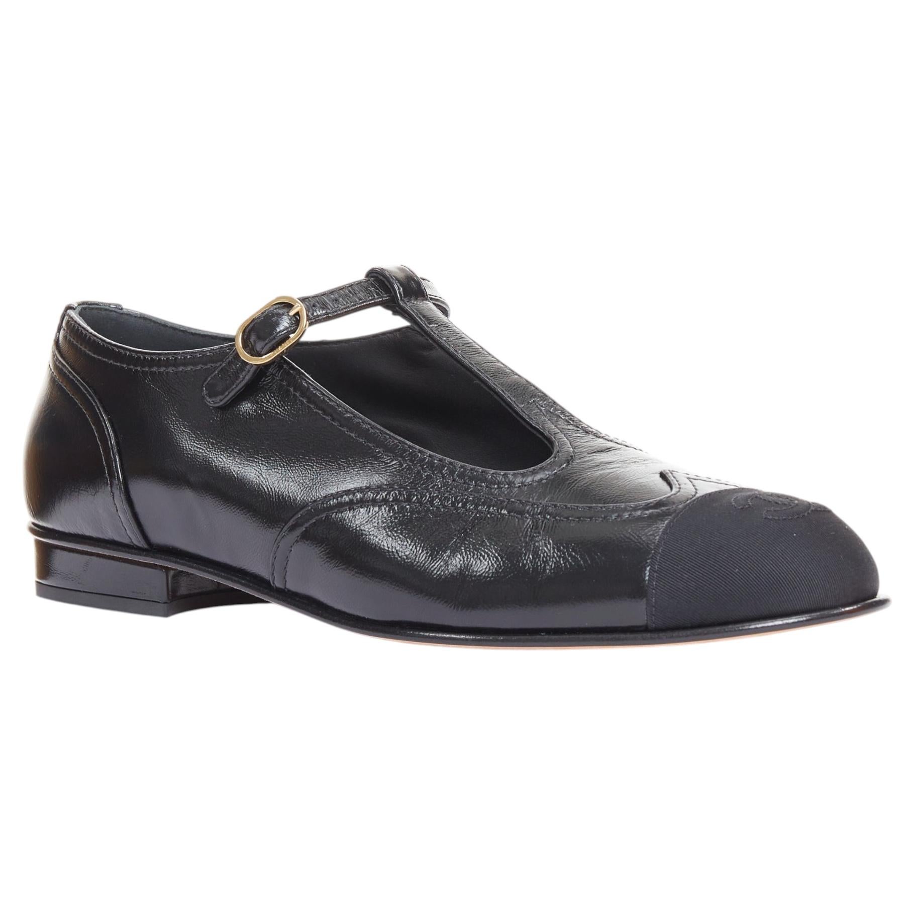 Chanel 2023 : ballerines Mary Jane à bride en T et bout en CC en cuir noir et gros-grain, taille 39,5 (EU)
