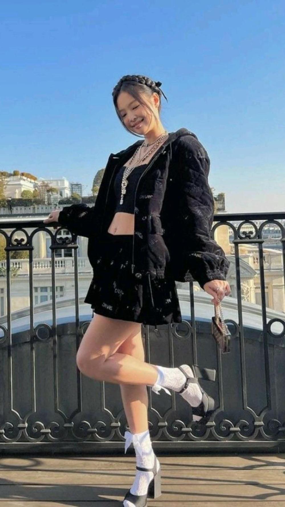 Chanel 2023 Black Logo Velvet Skirt In New Condition In Dubai, AE