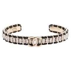 Chanel 2023 Bracelet Manchette fine CC Leather Strass open Bracelet Cuff New