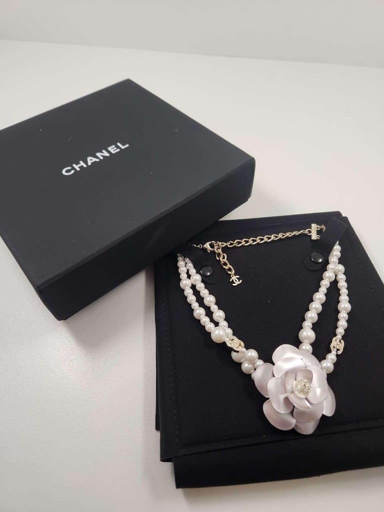 New 💕23C Chanel Pearl Heart Crystal CC Classic Pearl Statement Necklace 23k