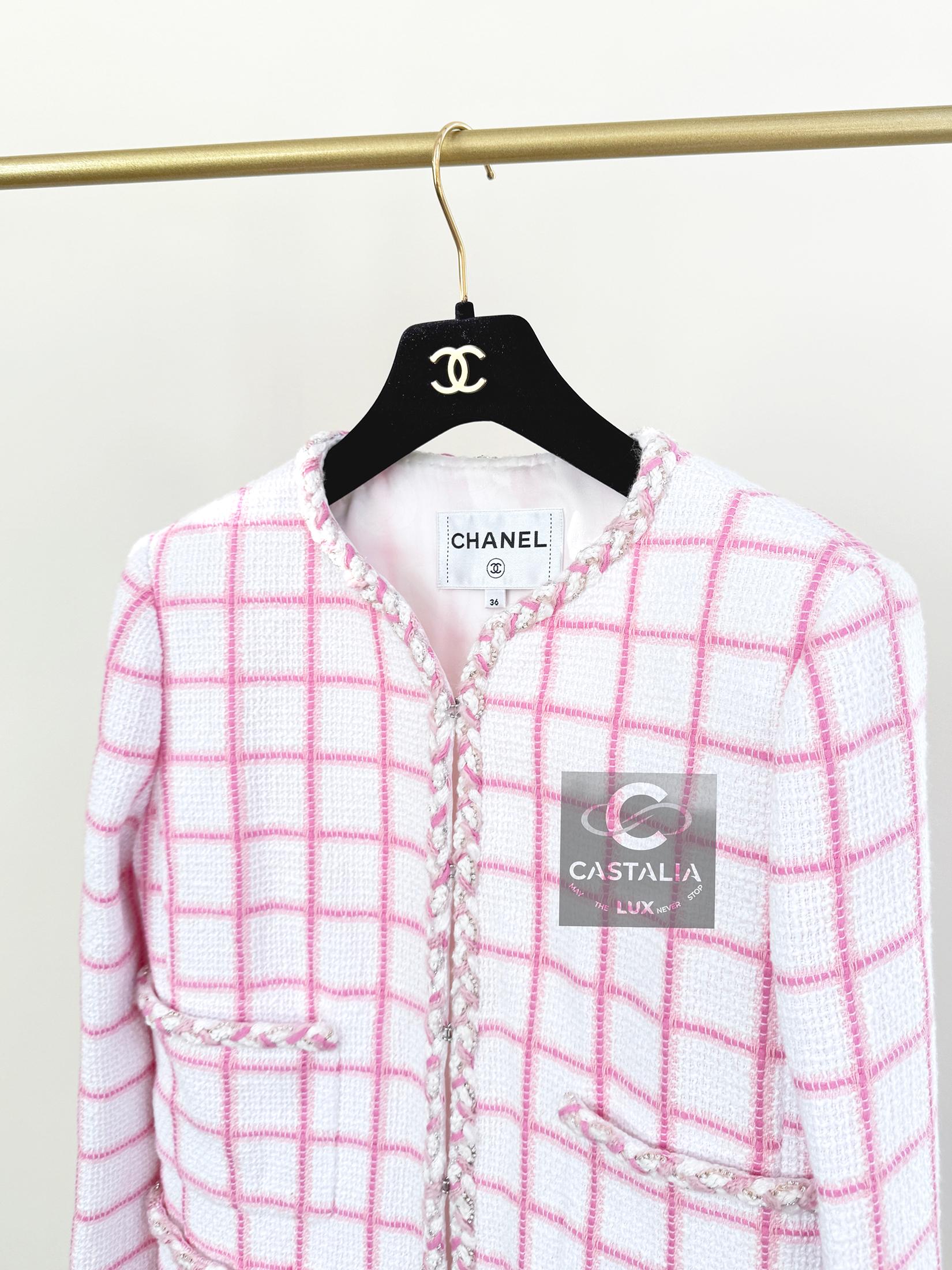 Women's or Men's Chanel 2023 Cruise New Jewel Decor White Tweed Jacket 36 FR