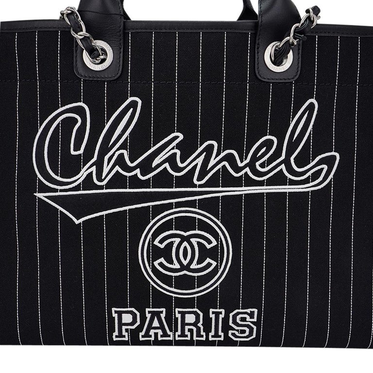 CHANEL DEAUVILLE 2023 SS CHANEL 19 Shopping Bag