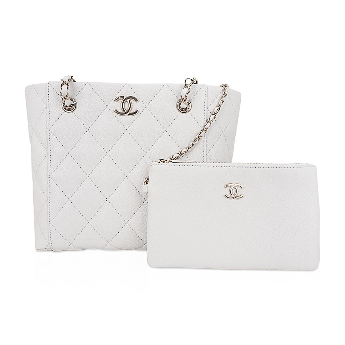 Chanel 2023 Limited Edition White Quilted Caviar Leather Large Tote Bag In New Condition In Miami, FL
