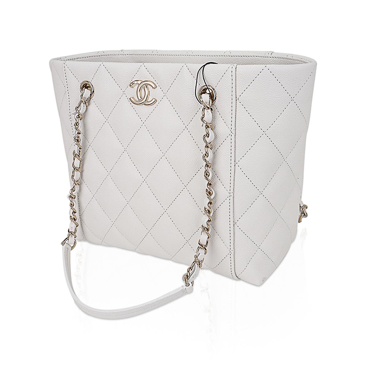 Women's Chanel 2023 Limited Edition White Quilted Caviar Leather Large Tote Bag For Sale