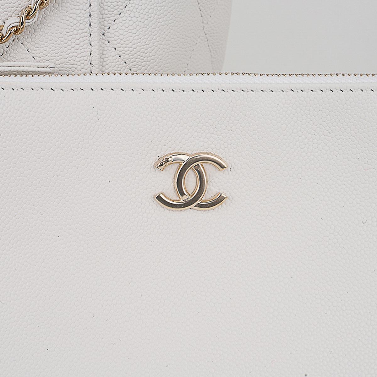 Chanel 2023 Limited Edition White Quilted Caviar Leather Large Tote Bag For Sale 3