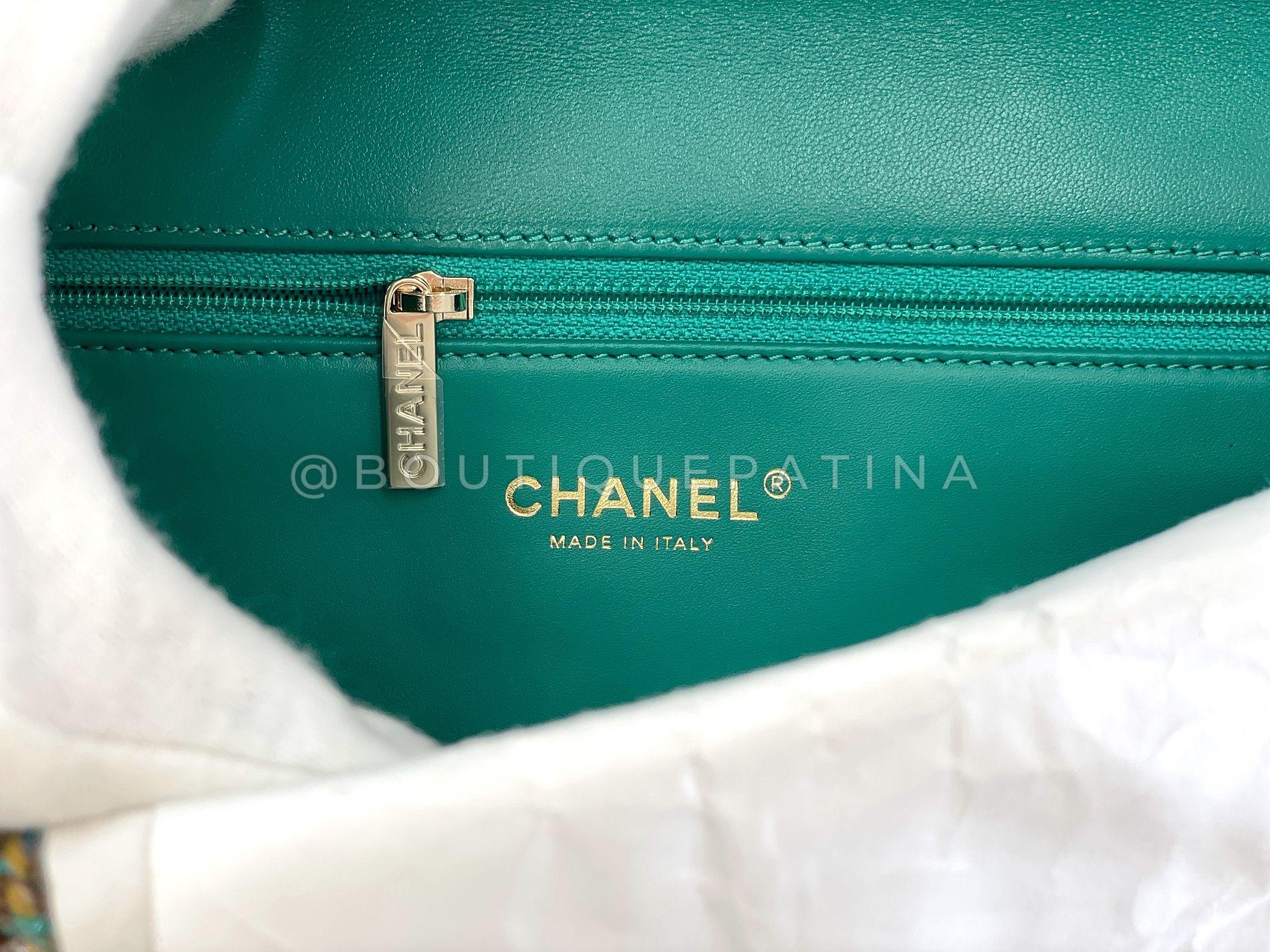 Chanel 2023 Paris-Dakar Green Tweed Pearl Wooden Real Catch Flap Bag GHW 68600 For Sale 7