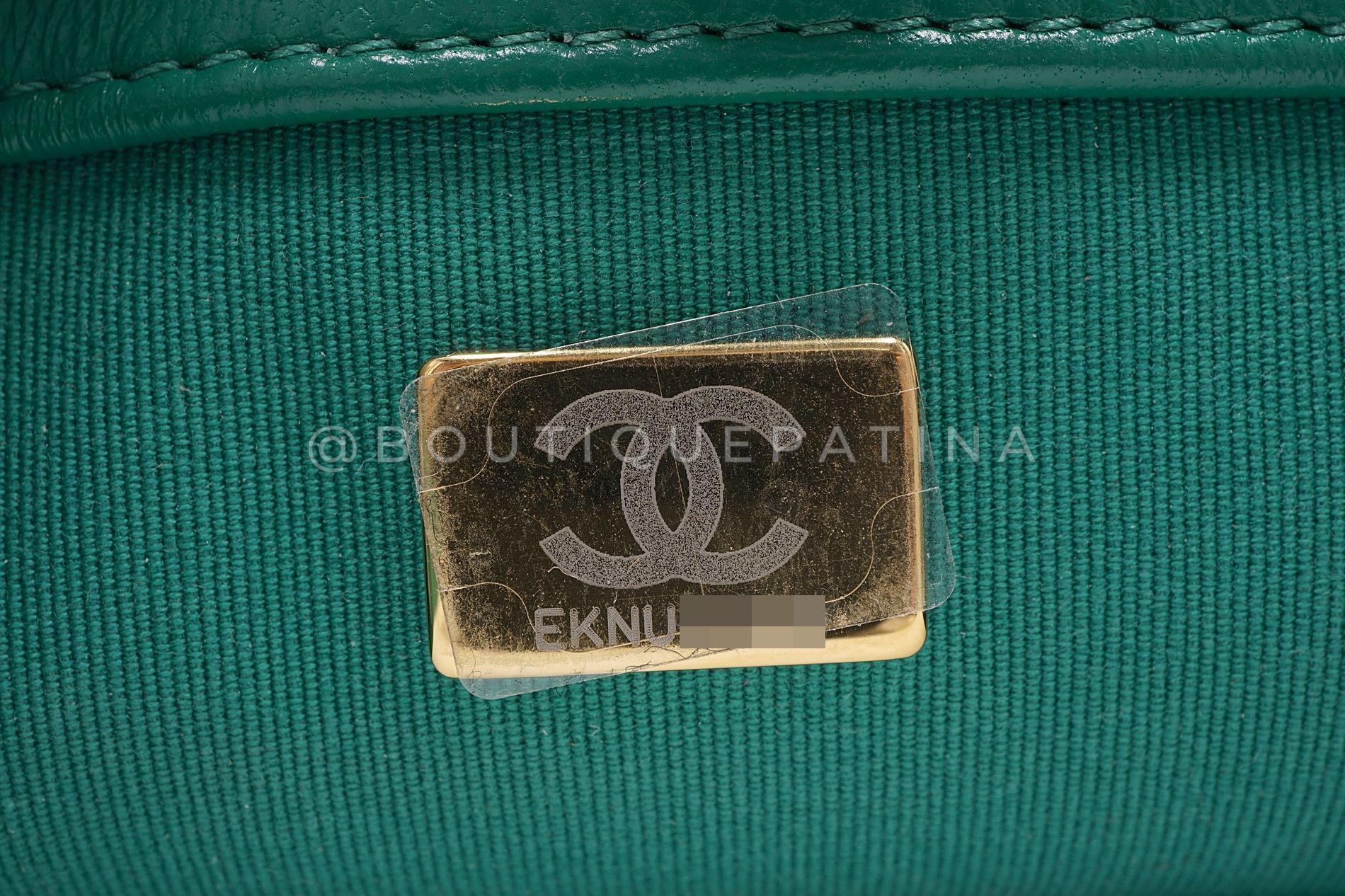 Chanel 2023 Paris-Dakar Green Tweed Pearl Wooden Real Catch Flap Bag GHW 68600 For Sale 8