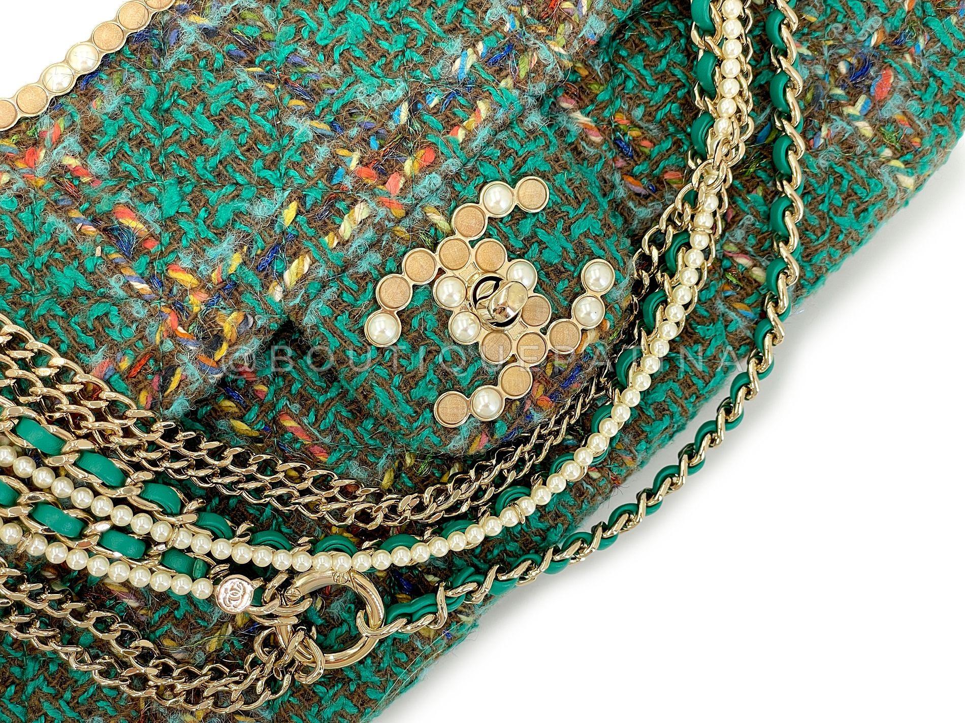 Chanel 2023 Paris-Dakar Green Tweed Pearl Wooden Real Catch Flap Bag GHW 68600 For Sale 4
