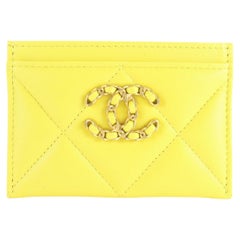 Chanel 2023 Rare Porte-cartes 19 en cuir jaune vif 3CJ1214