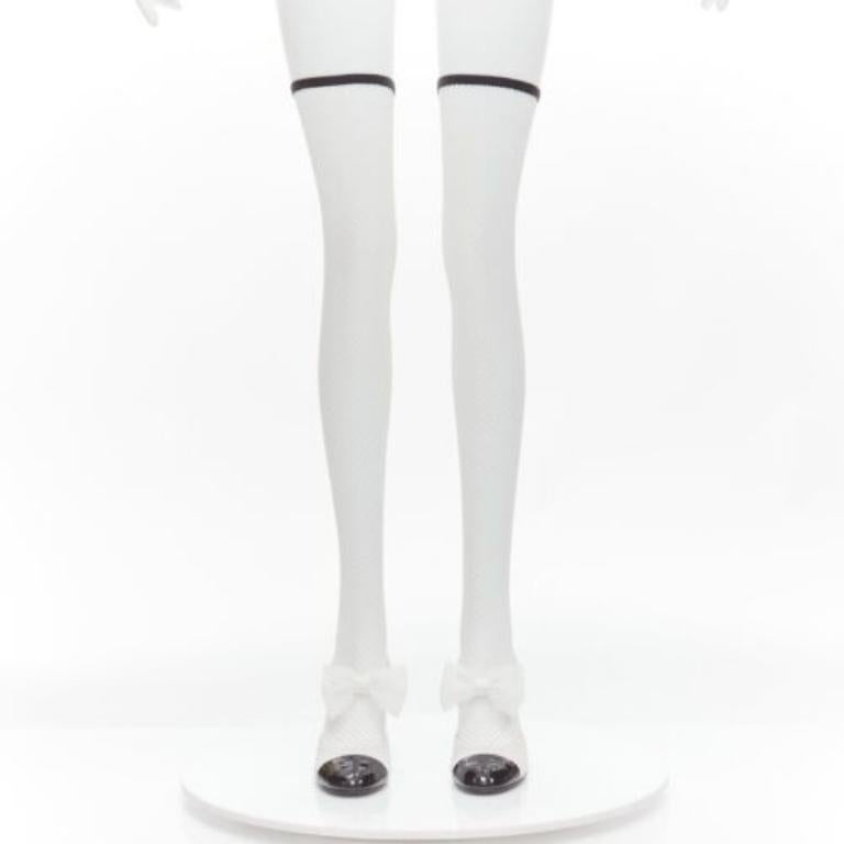 CHANEL 2023 Runway black toe cap white bow CC fishnet thigh high heels EU38.5
Reference: AAWC/A00549
Brand: Chanel
Designer: Virginie Viard
Collection: 2023 - Runway
Material: Mesh, Leather
Color: White, Black
Pattern: Solid
Closure: