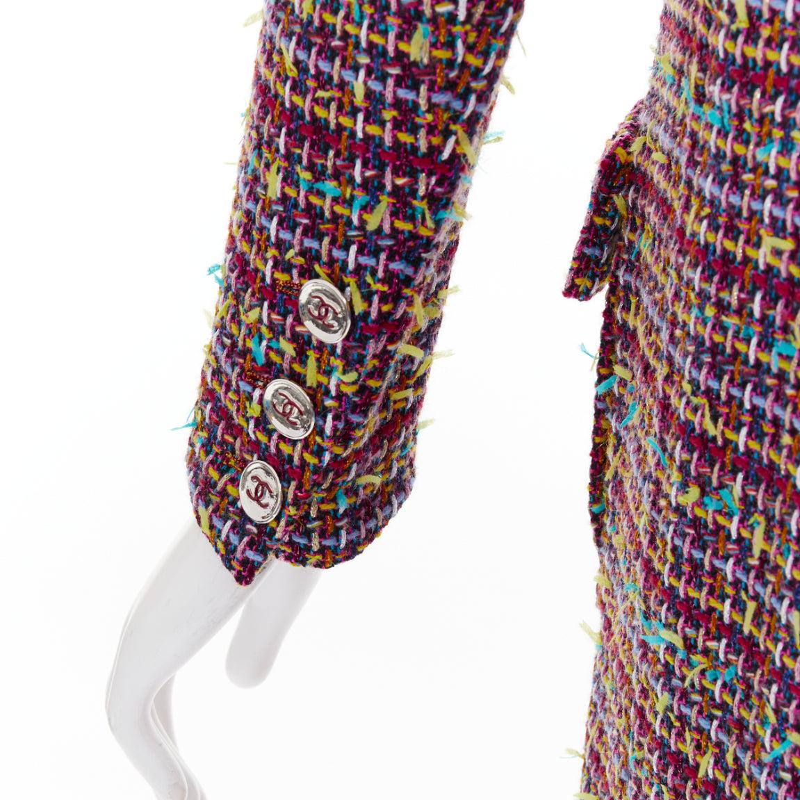CHANEL 2023 Runway tweed rose jaune multicolore  Manteau long à boutons CC FR36 S
Référence : LAYU/A00067
Marque : Chanel
Designer : Virginie Viard
Collectional : 2023 - Runway
MATERIAL : Laine, mélange
Couleur : rose, multicolore
Motif :