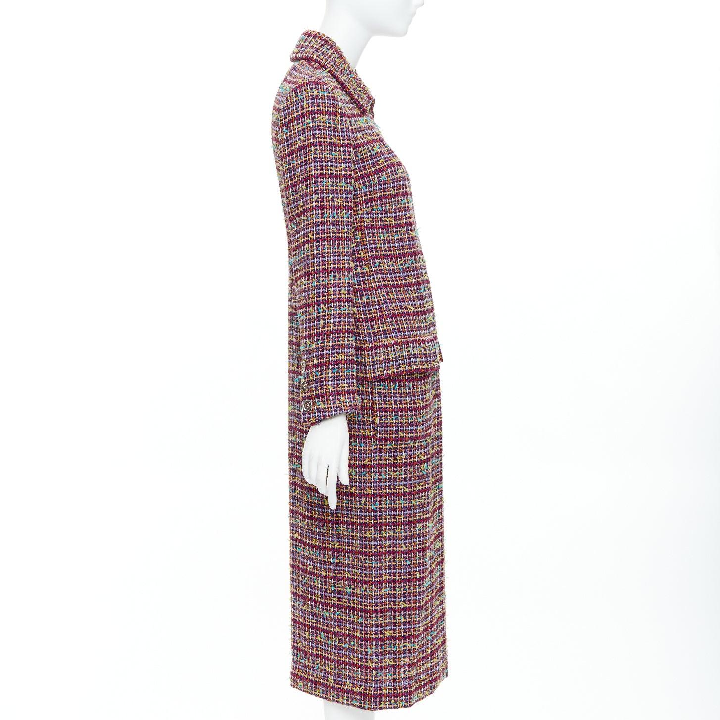 CHANEL 2023 Runway tweed rose jaune multicolore  Manteau long à boutons CC FR36 S Pour femmes en vente