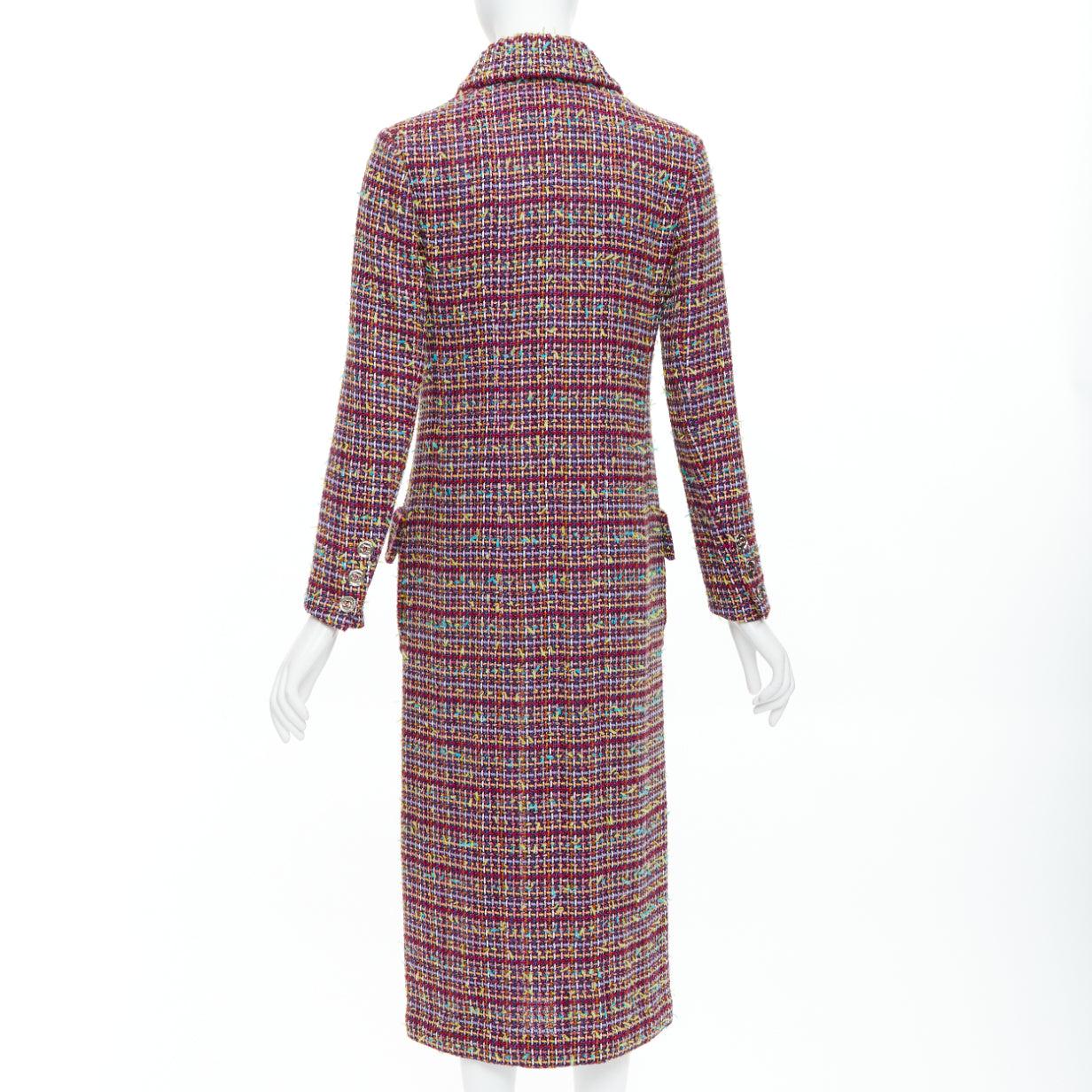 CHANEL 2023 Runway tweed rose jaune multicolore  Manteau long à boutons CC FR36 S en vente 1
